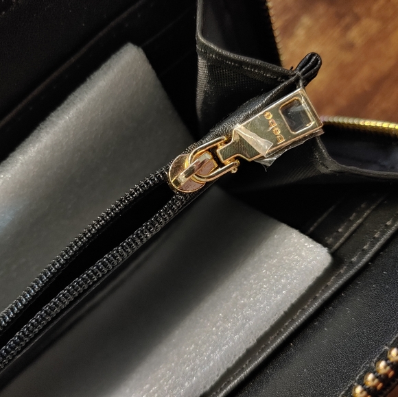 🍁NWT, Bebe Wallet, black and gold beautiful and cute wallet. 2 sides N zipper - Picture 11 of 14